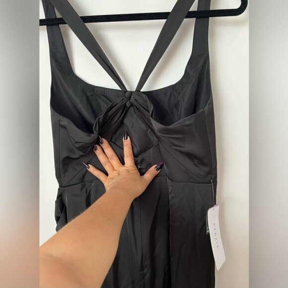 Azazie - Mero Black Sheath Pleated Metallic Satin Dress -Black. Size:A10. (1613) - Picture 11 of 16